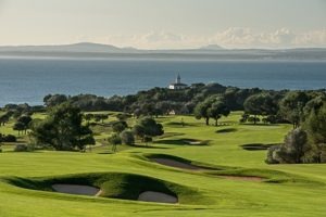 Golfplatz Alcanada, Mallorca, Leuchtturm, Grün, Fairway, Bunker, Bäume, Meer